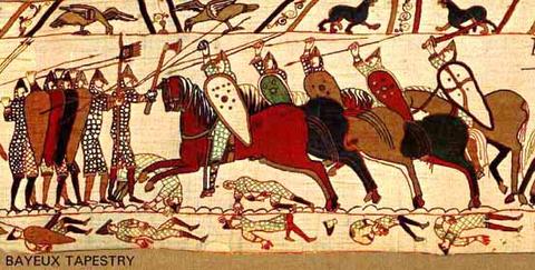 Норманская кавалерия атакует англо-саксов в битве при Гастингсе. Изображение с гобелена из Байё