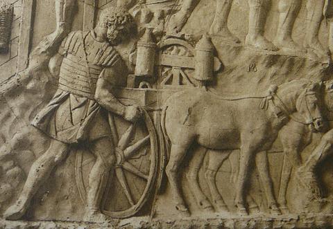 Легионер в лорике сегментате, фрагмент колонны Траяна