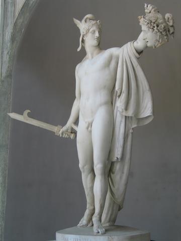 Скульптура  "Персей с головой Медузы", на который изображен Персей, вооруженный харпом