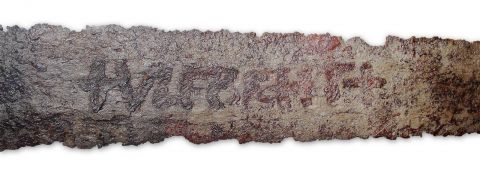 Надпись "+VLFBEHT+" на клинке меча 9 века, германский национальный музей FG 2187, найденного в 1960 году на территории старого Рейна недалеко от острова Фрейзенхайм, Мангейм