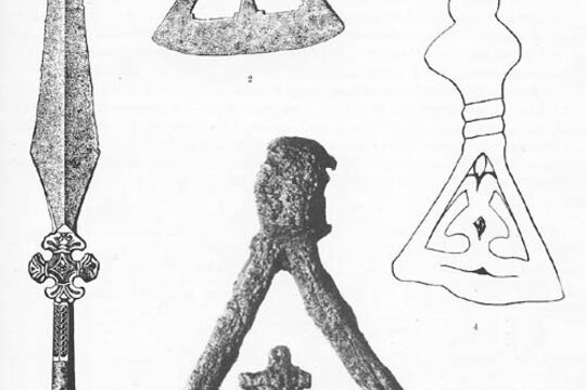 Фото артефакта прорезного бродекса с крестом, зарисовка