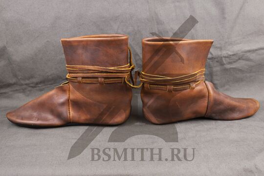 Ботинки ранее средневековье (Новгород) с высоким берцем, выворотные, вид сбоку