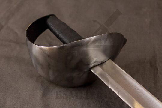 Палаш турнирный, широкий дол, эфес крупно со стороны клинка