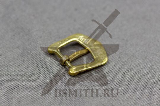Пряжка, Псков, 10 век, вид сбоку с обратной стороны