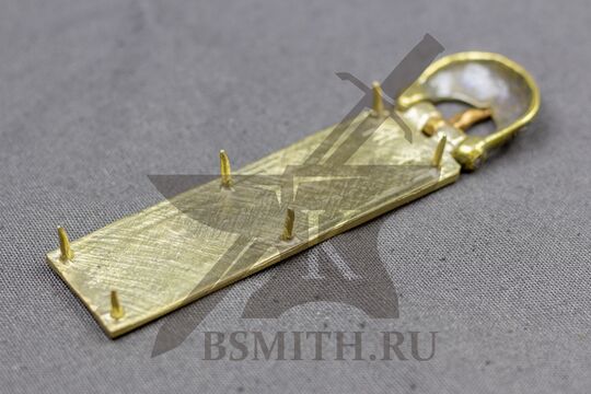 Пряжка, половцы, 13 век, вид сбоку с обратной стороны