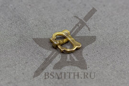 Пряжка, Западная Европа, 13-15 века, вид сбоку с обратной стороны