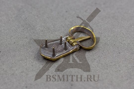 Пряжка, Русь, 10-12 век, вид сбоку с обратной стороны