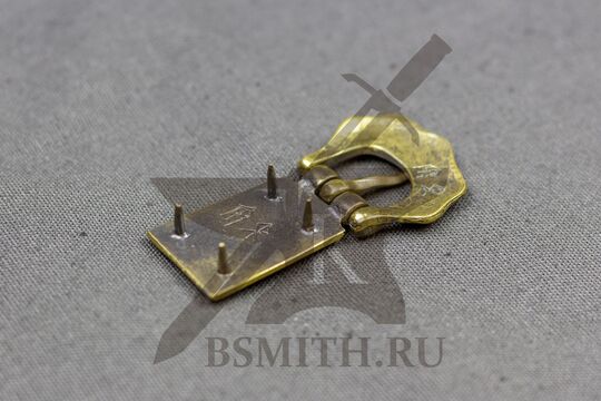 Пряжка, Бирка, 9-10 век, вид сбоку с обратной стороны