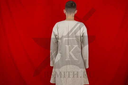 Камиза мужская длинная, лен, вид со спины