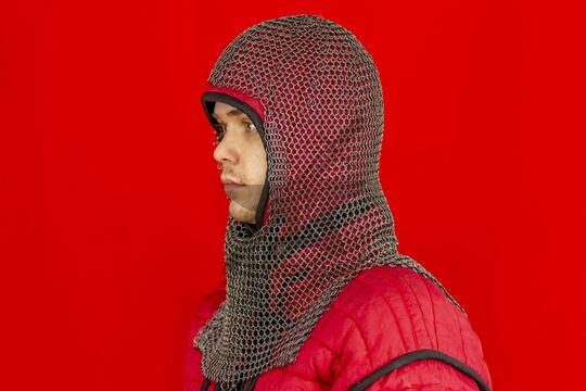 Койф кольчужный, прямоугольное ожерелье, 1.2х7 мм, вид в три четверти