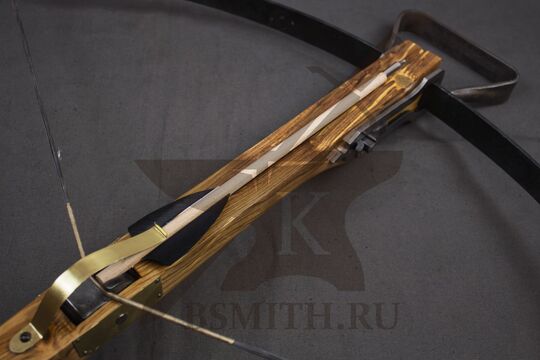 Арбалет средневековый поздний, взведенный с болтом