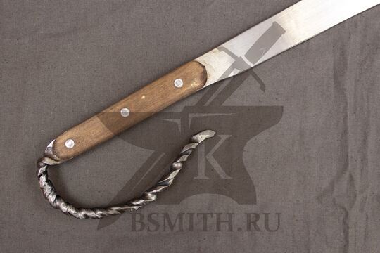Эрзац фальшион с деревянными накладками, эфес крупно