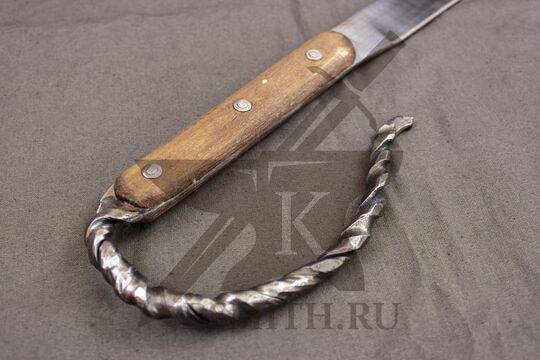 Эрзац фальшион с деревянными накладками, эфес крупно со стороны рукояти