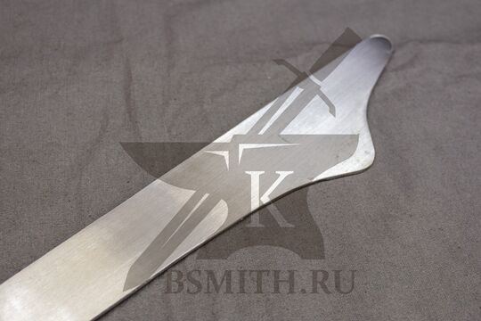 Эрзац фальшион с деревянными накладками, клинок крупно