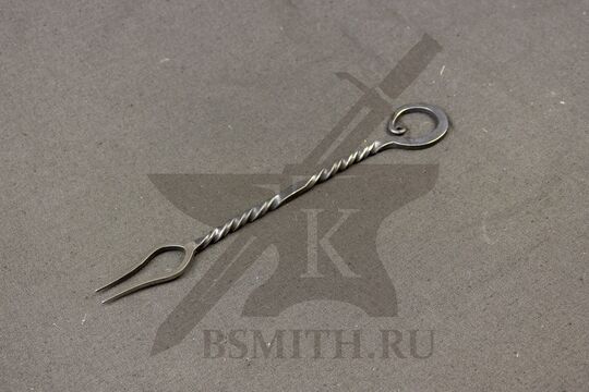 Вилка кованая простая, 2 зуба, нержавейка (AISI304), вид со стороны зубцов