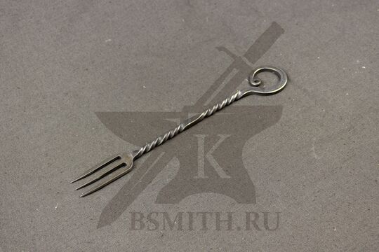 Вилка кованая простая, 3 зуба, нержавейка (AISI304), вид со стороны зубцов