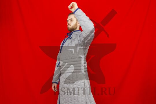 Стеганый дегель, 3 слоя, грета, вид с поднятой рукой
