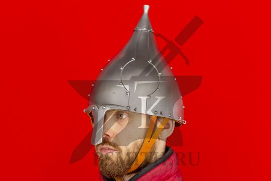 Шлем из Краснодара, вид в три четверти