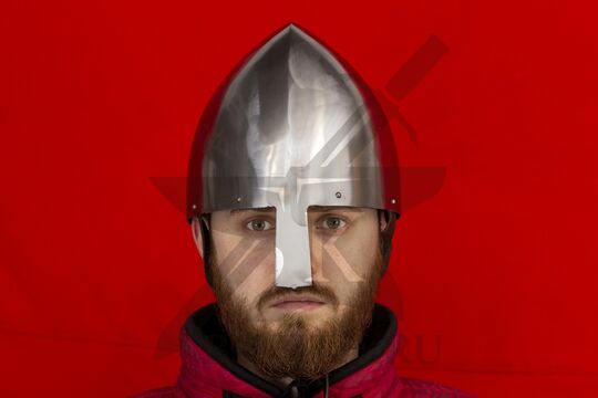 Шлем норманнский с парашютом и ремнями, вид спереди