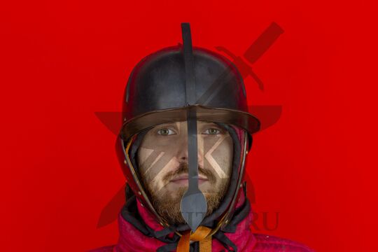 Шлем рейтарский, цельнотянутый, вороненый, опущенный наносник