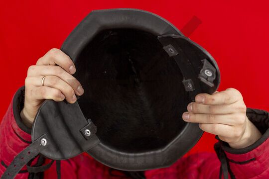 Шлем кабассет, пластик, вид изнутри