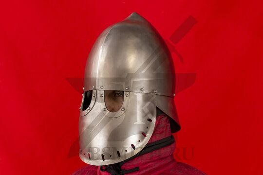 Шлем "фригийский колпак" с забралом, вариант 2, вид в три четверти