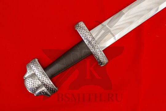 Каролинг тип E из Мёре-ог-Ромсдал, эфес крупно