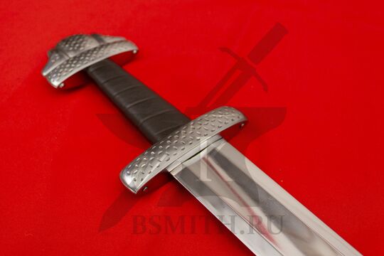 Каролинг тип E из Мёре-ог-Ромсдал, эфес крупно со стороны клинка