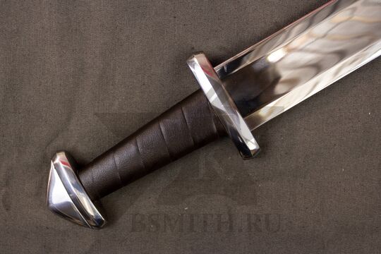 Каролинг тип H, вариант 2, эфес крупно