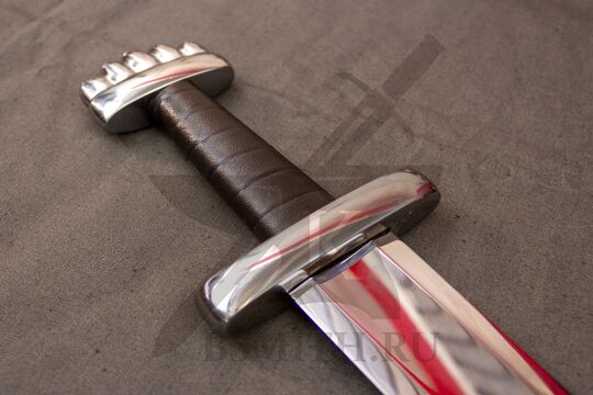 Каролинг тип K из Хедмарка, эфес крупно со стороны клинка