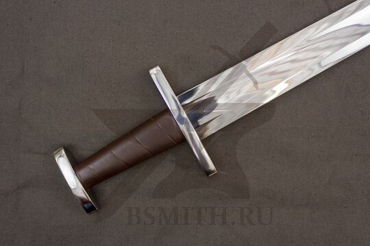 Каролинг тип M из Эйдсволла, эфес крупно