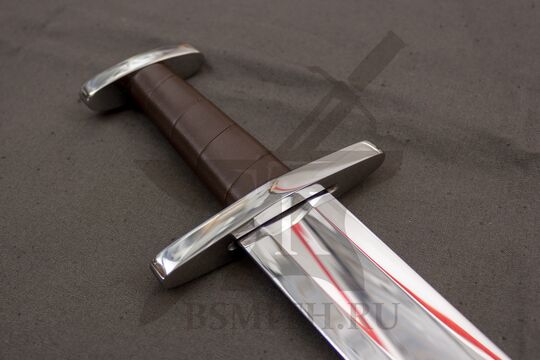 Каролинг тип M из Эйдсволла, эфес крупно со стороны клинка