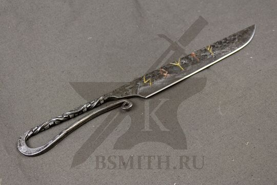 Нож новгородский большой с рунами, вид со стороны рукояти