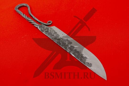 Нож новгородский средний, вид со стороны клинка и обуха