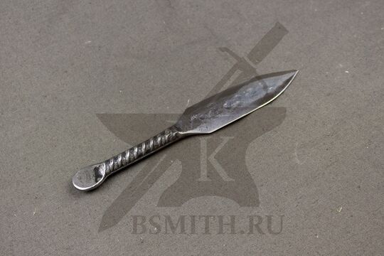 Нож метательный из арматуры, вид со стороны рукояти