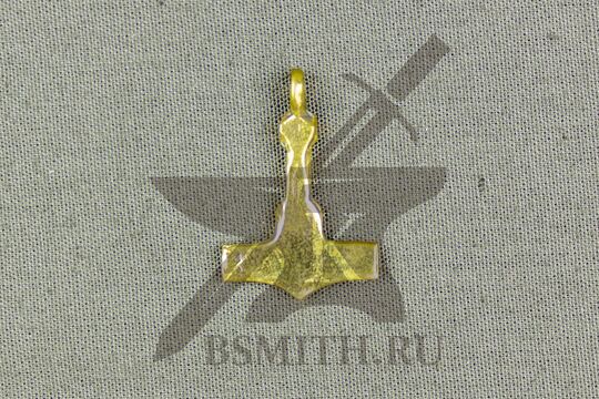 Подвеска "Молот Тора" (мьелнир), Бирка, 9-10 века, вид с обратной стороны