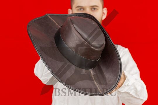 Шляпа мушкетера кожаная, вариант 2, вид снаружи