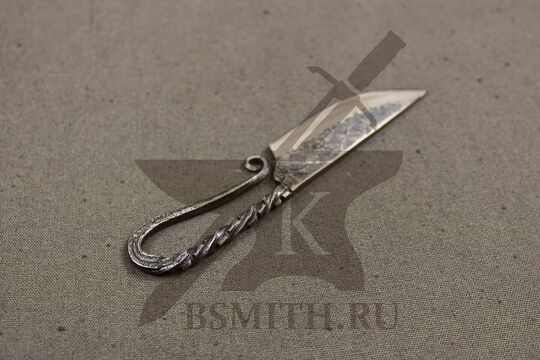 Нож шейный, 65Г, вид со стороны рукояти