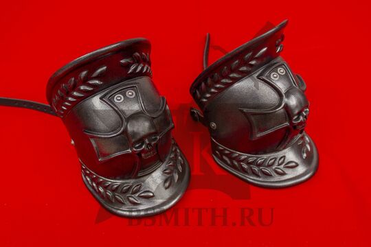 НаколенникиWarhammer, пластик, вид в три четверти