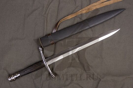 Кинжал квилон с украшенным эфесом, с ножнами