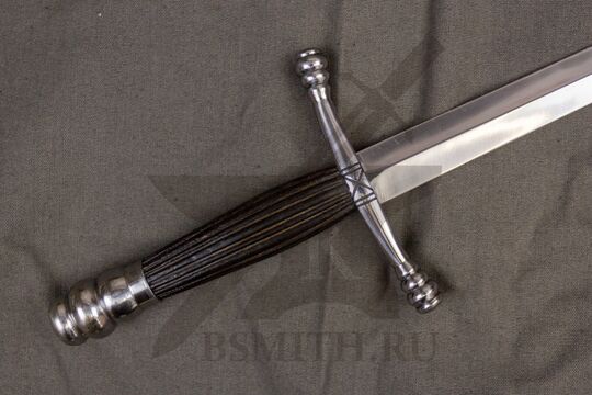 Кинжал квилон с украшенным эфесом, эфес крупно