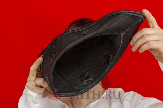 Шляпа "Робин Гуда" кожаная черная, вид изнутри
