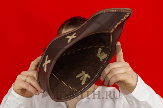 Шляпа "Робин Гуда" кожаная коричневая, вид изнутри