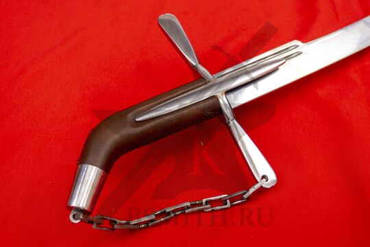 Сабля польская, эфес крупно со стороны цепочки