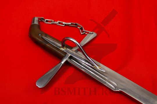 Сабля польская, эфес крупно со стороны палюха