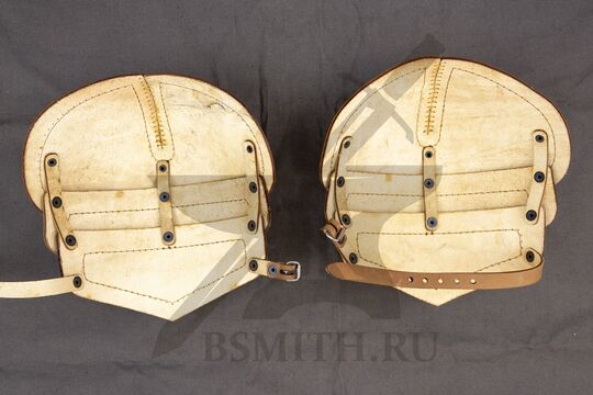 Наплечники кожаные с тиснением «Скандинавия», вид с обратной стороны