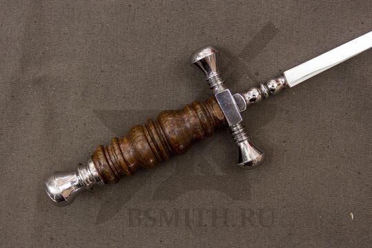 Стилет, Италия, 1640 год, эфес крупно
