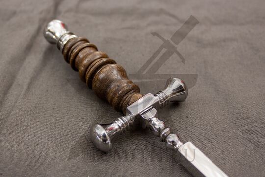 Стилет, Италия, 1640 год, эфес крупно со стороны клинка