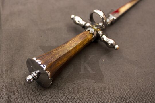 Стилет, Италия, 17 век, эфес крупно со стороны рукояти