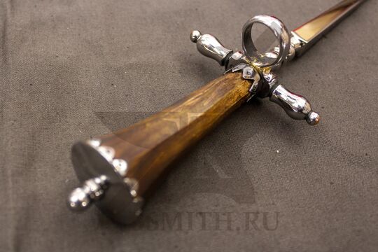 Стилет, Италия, 17 век, эфес крупно со стороны рукояти, фото 2